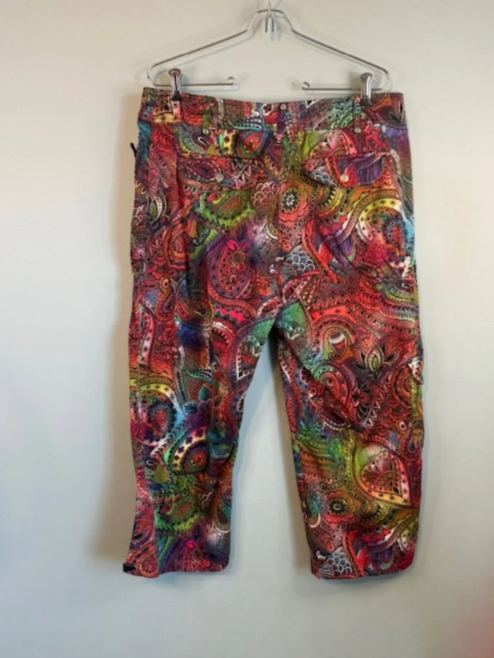 Vibrant Chico's Multi-Color Paisley Crop Cargo Pants - Size 2.5/L/14 - Picture 5 of 10